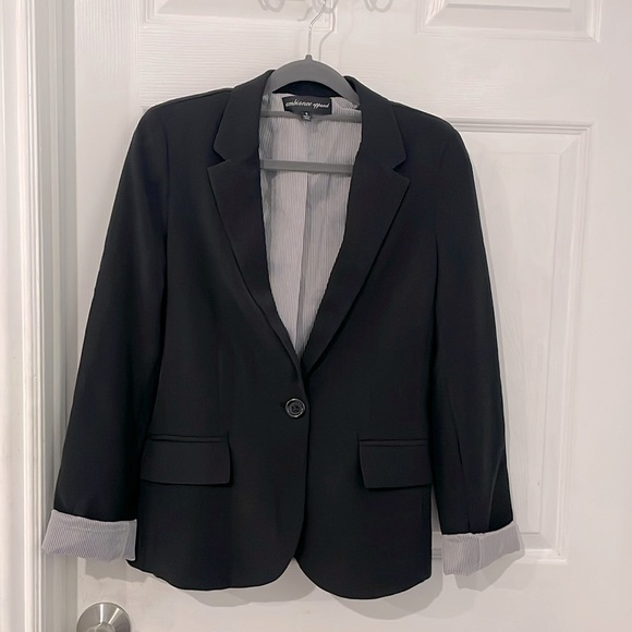 Item #194 Ladies Jacket/Suit Blazer. - Picture 1 of 4
